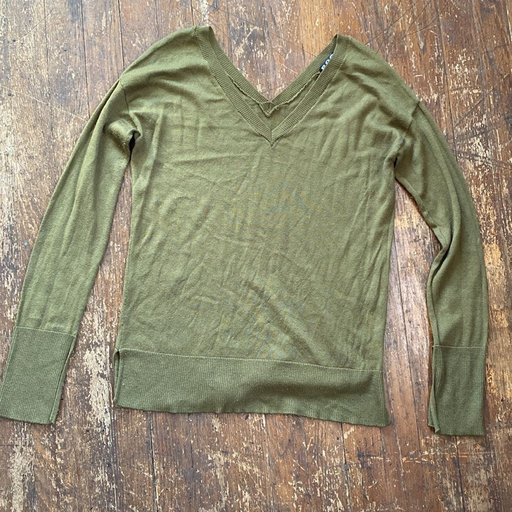 Poof NY Forest Green VNeck Sweater size SM